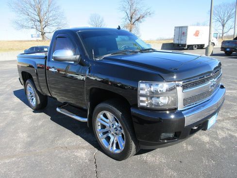 Used 2008 Chevrolet Silverado 1500 LT w/ Suspension Package, Off-Road image 7
