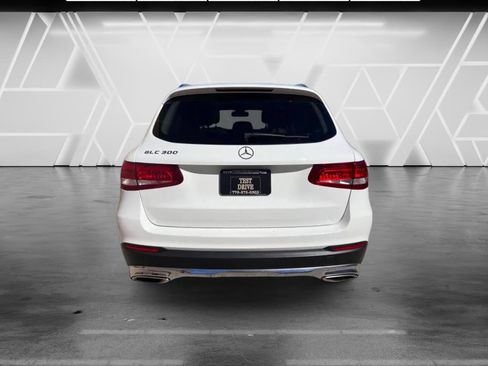 Used 2017 Mercedes-Benz GLC 300 w/ Premium 1 Package image 10