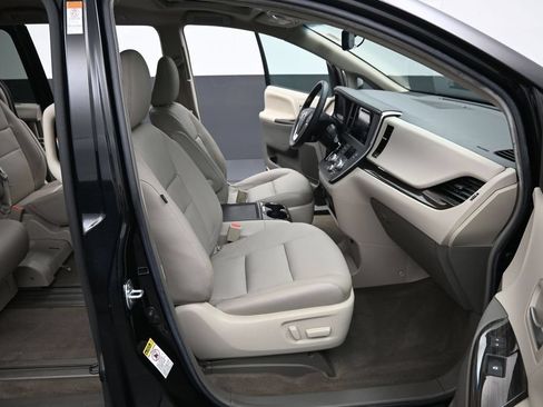 Certified 2017 Toyota Sienna XLE w/ XLE Navigation Package FWD image 30