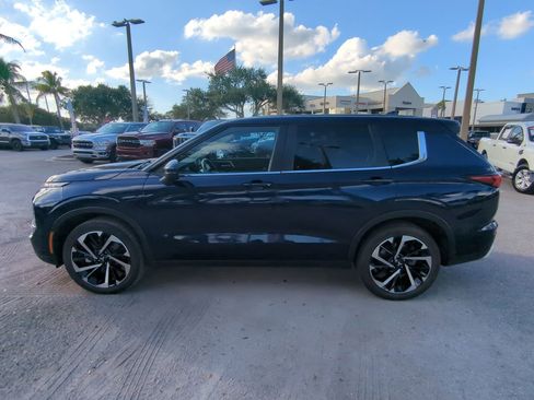 Used 2024 Mitsubishi Outlander SE Black Edition image 8