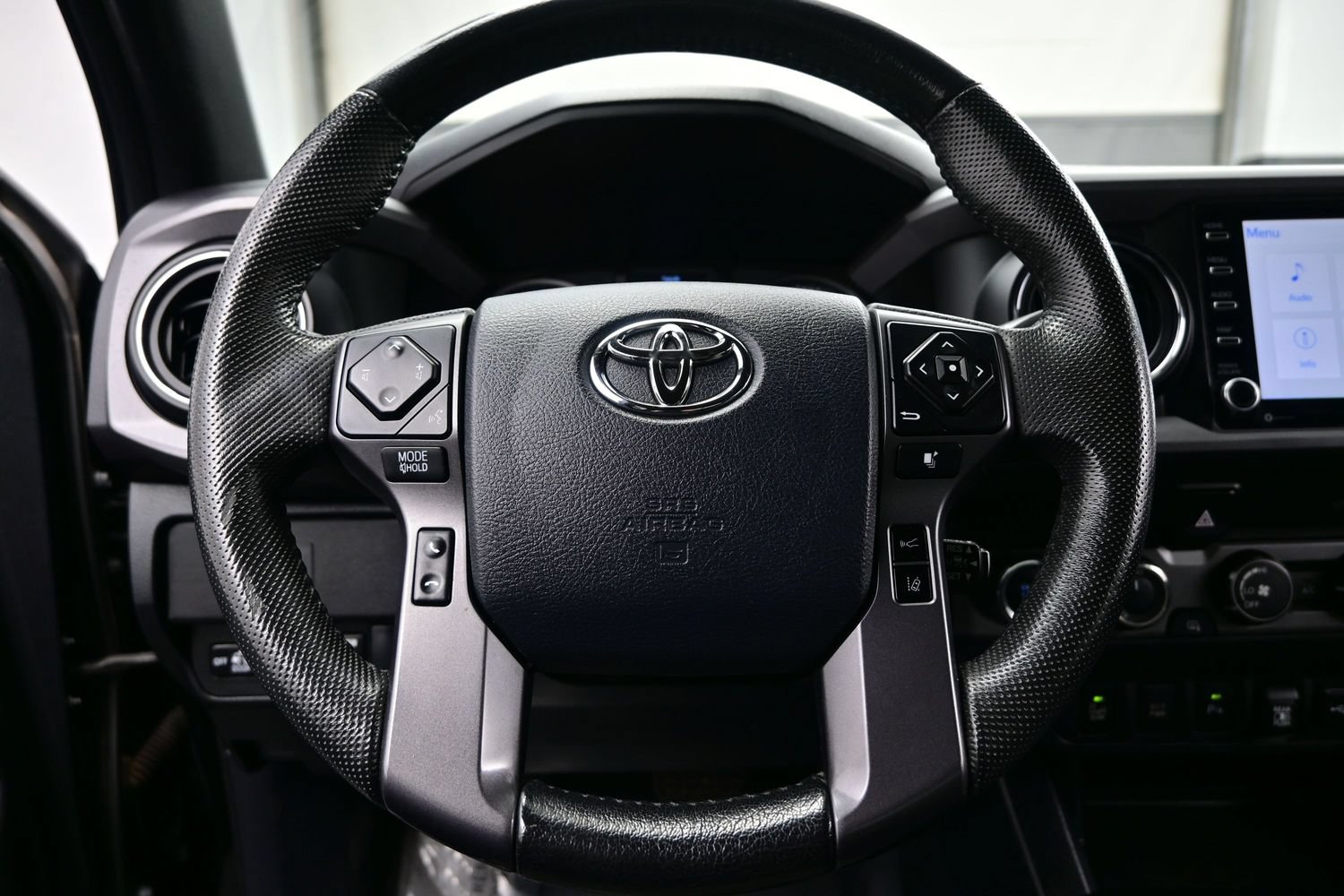 Used 2020 Toyota Tacoma TRD Off-Road w/ Technology Package AWD/4WD image 24