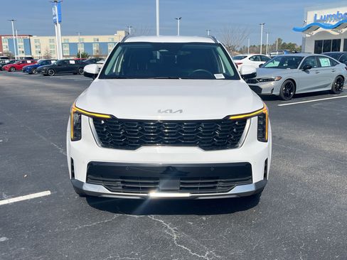 Used 2024 Kia Sorento S image 8