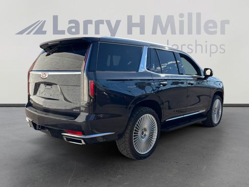 Used 2024 Cadillac Escalade Premium Luxury image 5