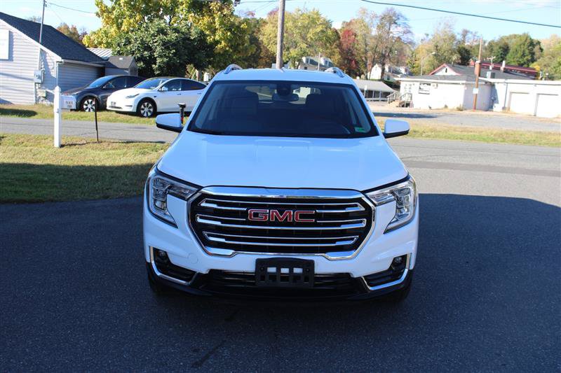 Used 2024 GMC Terrain SLT AWD/4WD image 3