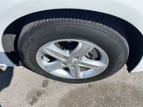 Used 2025 Chevrolet Malibu LS FWD image 17