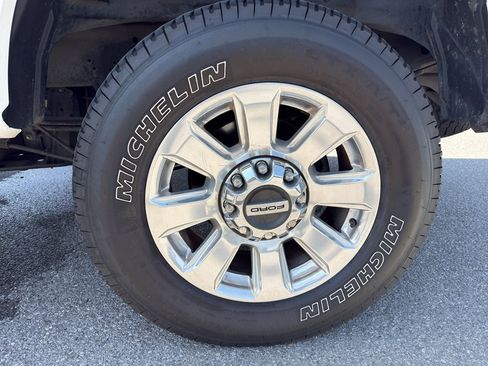 Used 2021 Ford F250 Platinum w/ FX4 Off-Road Package image 24