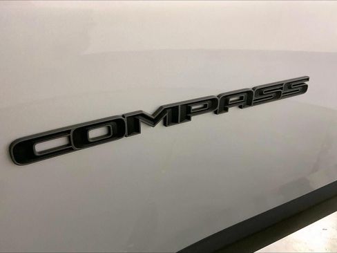 Used 2025 Jeep Compass Trailhawk AWD/4WD image 8