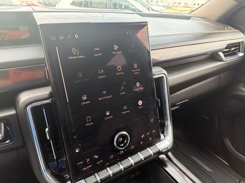 Used 2025 GMC Yukon Elevation w/ LPO, Elevation Black Package AWD/4WD image 18