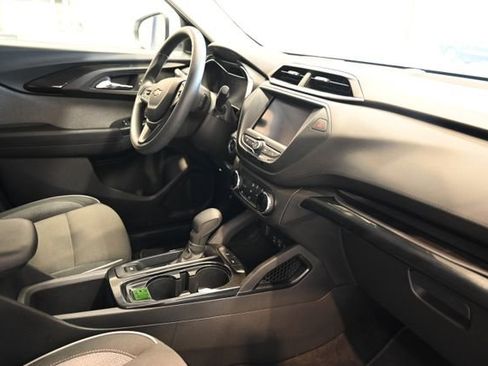 Used 2023 Chevrolet TrailBlazer LT FWD image 13