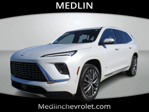 Used 2025 Buick Enclave Avenir w/ Super Cruise Package image 4