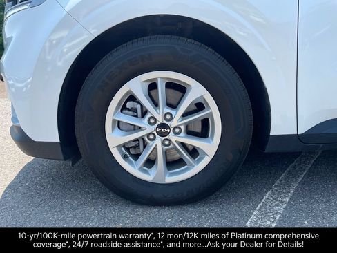 Certified 2024 Kia Carnival LX FWD image 25