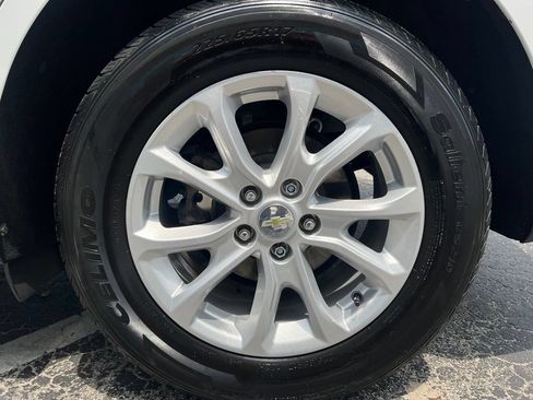 Used 2021 Chevrolet Equinox LT FWD image 19