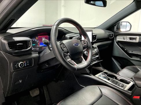 Used 2024 Ford Explorer ST-Line w/ Class IV Trailer Tow Package AWD/4WD image 16