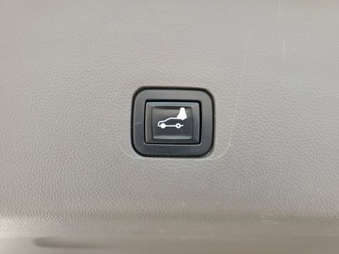Certified 2020 Chevrolet Traverse Premier FWD image 34