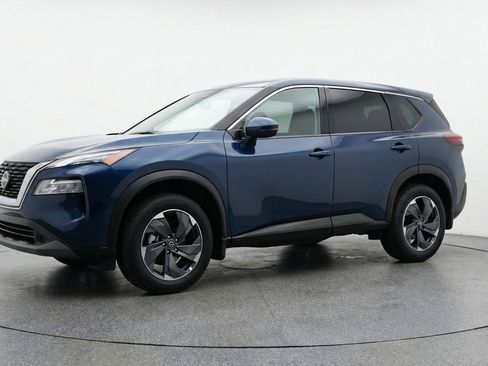Used 2025 Nissan Rogue SV FWD image 3