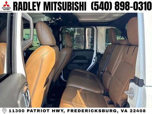 Used 2023 Jeep Wrangler Unlimited Sahara w/ Cold Weather Group AWD/4WD image 15