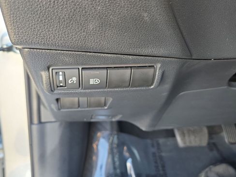 Used 2025 Toyota Corolla Cross LE FWD image 31