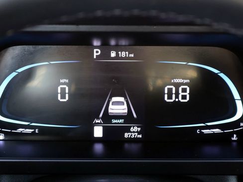 Used 2025 Hyundai Elantra Sport FWD image 31