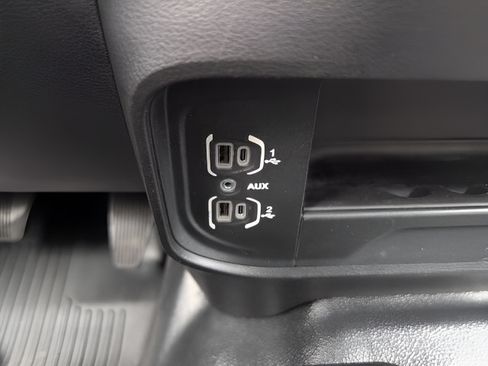 Used 2022 RAM 3500 Tradesman w/ Chrome Appearance Group AWD/4WD image 16