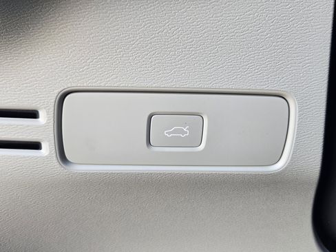 Used 2026 Volvo XC40 B5 Plus w/ Protection Package Premier image 29