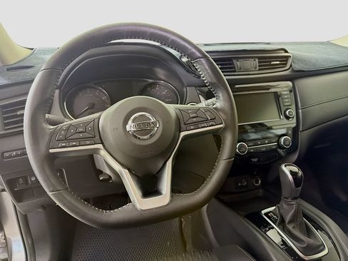 Used 2020 Nissan Rogue SV FWD image 13
