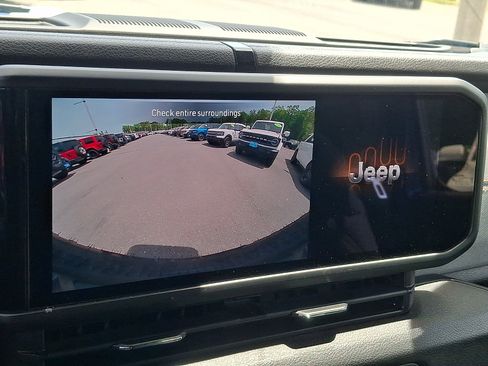 Used 2024 Jeep Wrangler Unlimited Sport AWD/4WD image 17