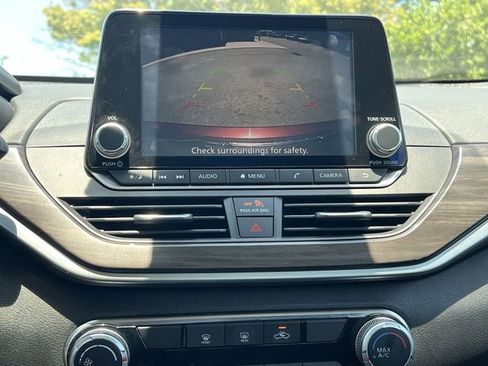 Used 2024 Nissan Altima 2.5 SV FWD image 18