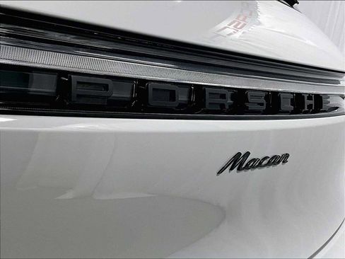 Used 2025 Porsche Macan image 34