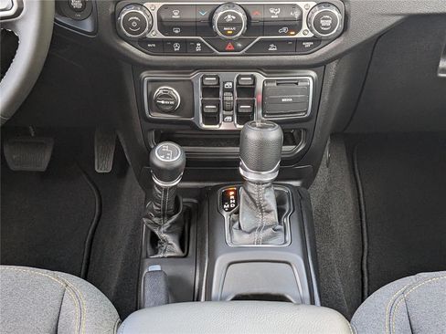 New 2025 Jeep Gladiator Sport image 19