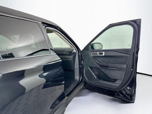 Used 2023 Ford Explorer 4WD image 32