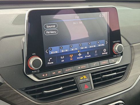 Used 2025 Nissan Altima 2.5 SV image 19