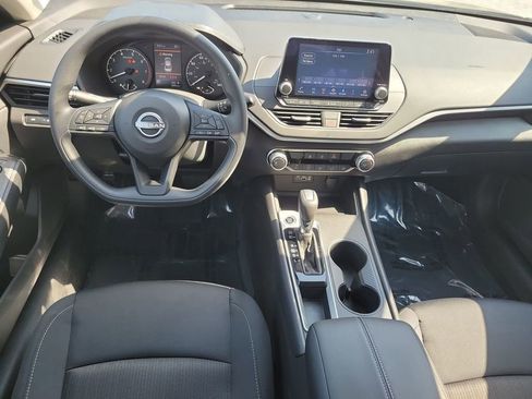 Used 2025 Nissan Altima 2.5 S FWD image 17