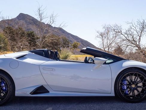 Used 2022 Lamborghini Huracan EVO image 7