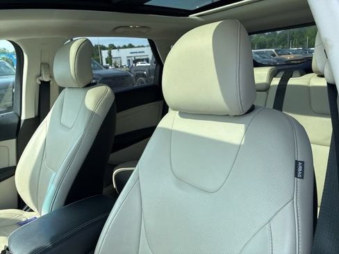 Used 2016 Ford Edge Titanium w/ Equipment Group 302A FWD image 5