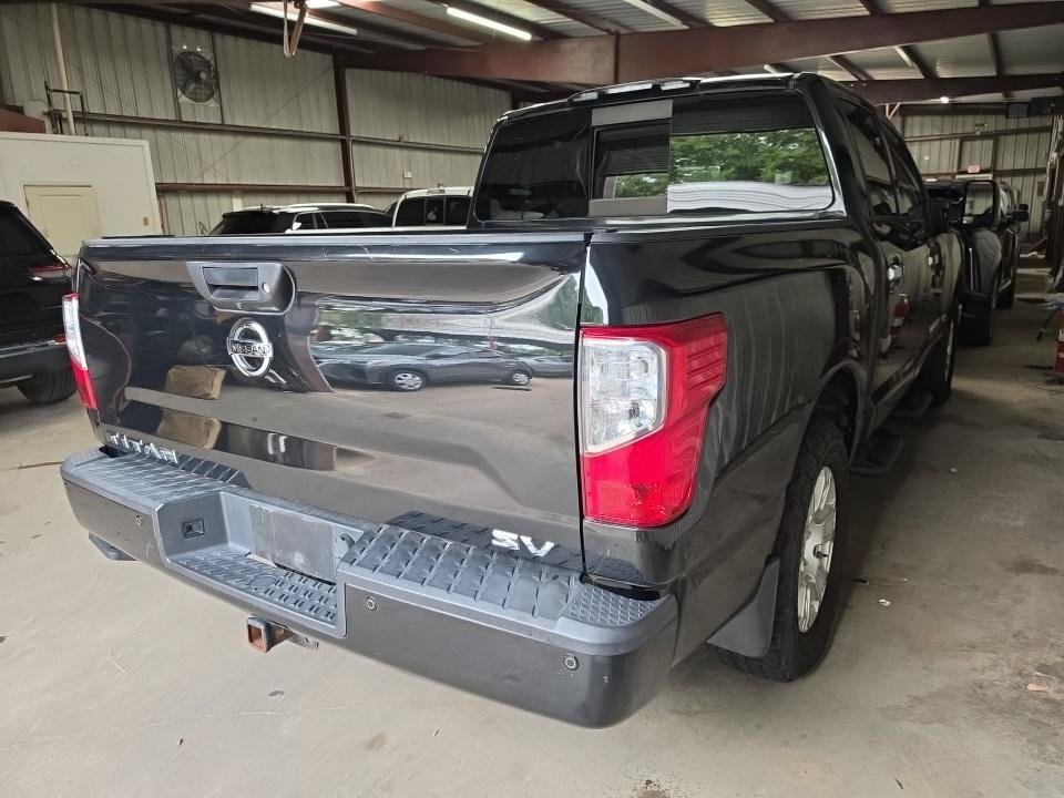 Used 2019 Nissan Titan SV w/ SV Convenience Package RWD image 3