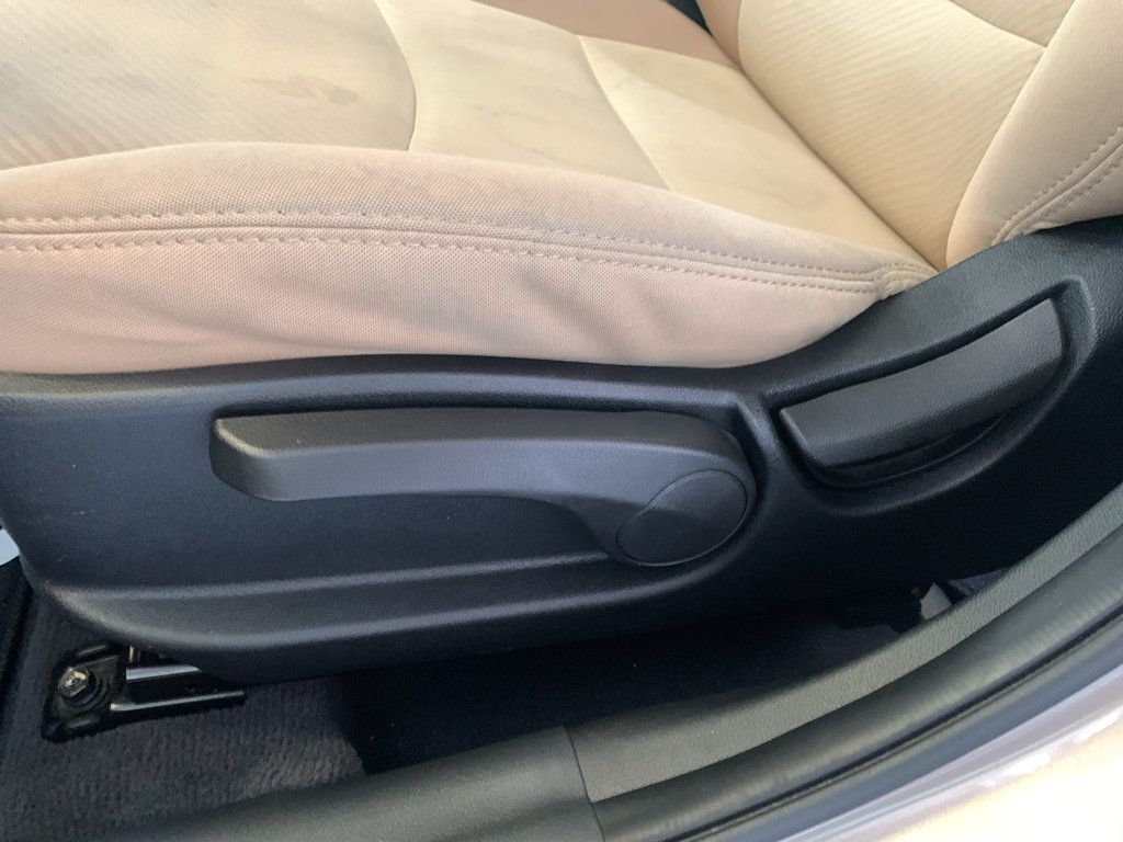 Used 2013 Hyundai Elantra GLS w/ Preferred Pkg FWD image 12