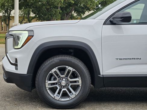 New 2027 GMC Terrain Elevation w/ LPO, Floor Liner Package FWD image 6