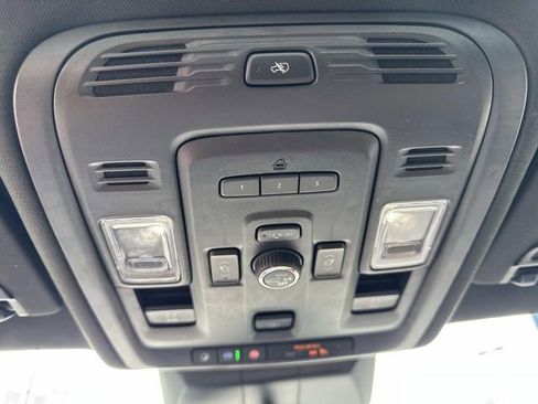 Used 2021 Cadillac Escalade Premium Luxury AWD/4WD image 20
