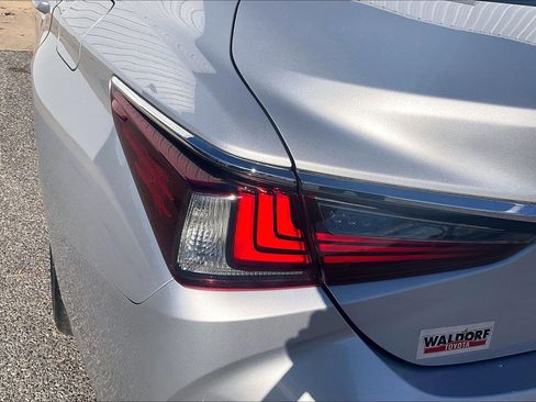 Used 2019 Lexus ES 350 image 34