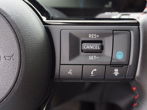 Used 2025 Nissan Kicks SR AWD/4WD image 24