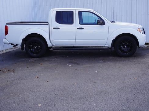Used 2020 Nissan Frontier SV w/ Midnight Edition Floor Mats image 2