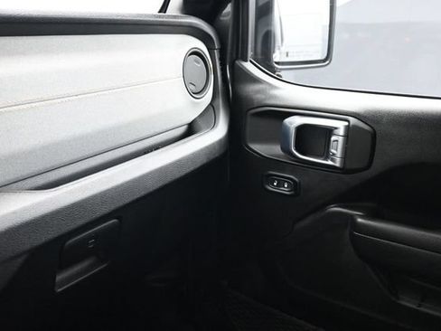 Used 2024 Jeep Gladiator Sport AWD/4WD image 10