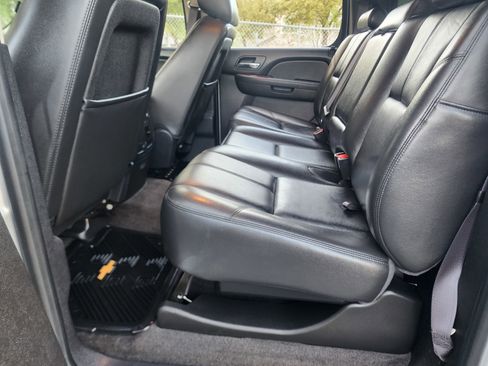 Used 2013 Chevrolet Avalanche LT image 23