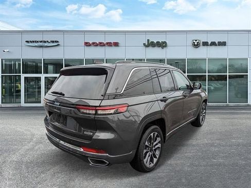 Used 2024 Jeep Grand Cherokee Overland image 3