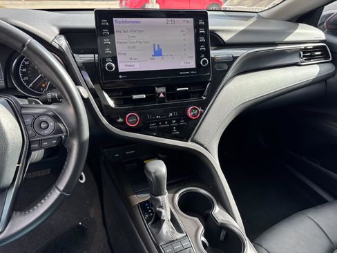 Used 2022 Toyota Camry SE w/ Audio Upgrade Package image 18