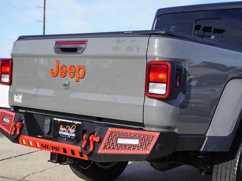 Used 2023 Jeep Gladiator Sport image 5