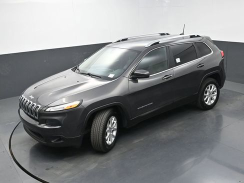 Used 2018 Jeep Cherokee Latitude Plus image 28