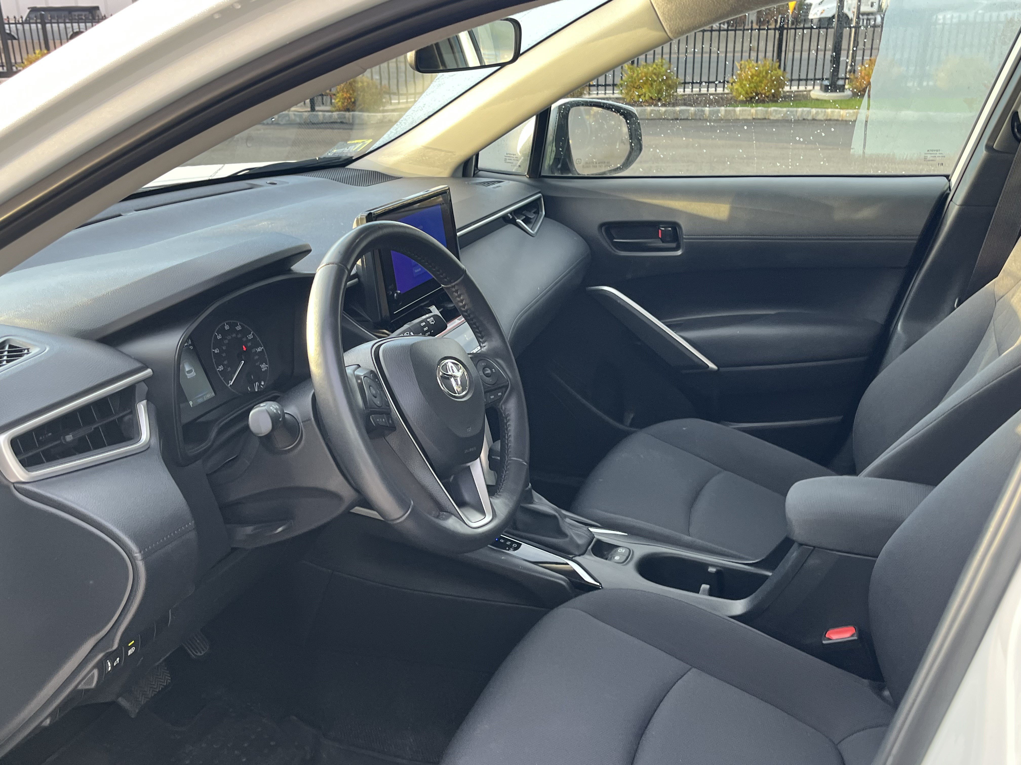 Used 2024 Toyota Corolla Cross LE AWD/4WD image 5