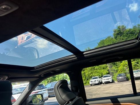 New 2025 Jeep Grand Cherokee Summit image 8