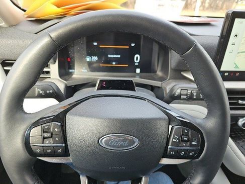 Used 2025 Ford Explorer Platinum w/ LUX Leather Package image 21